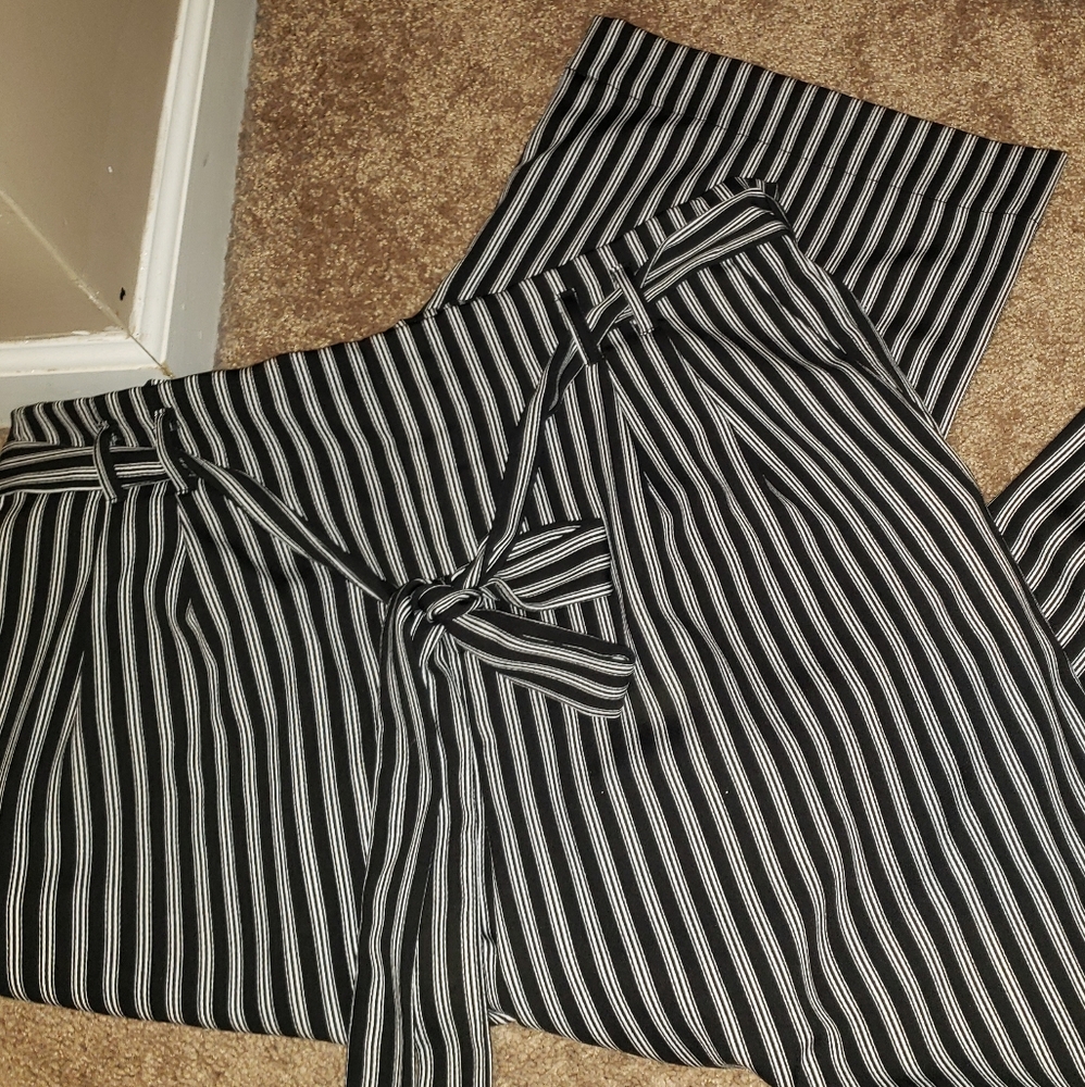 Popsugar striped crop capris.